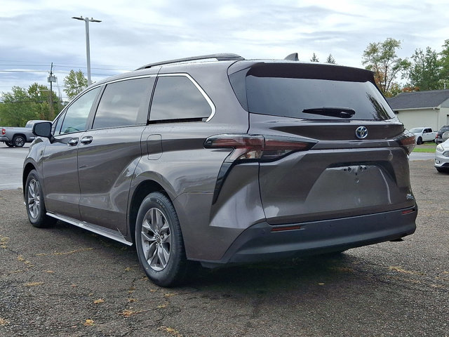 Used 2023 Toyota Sienna XLE image 23