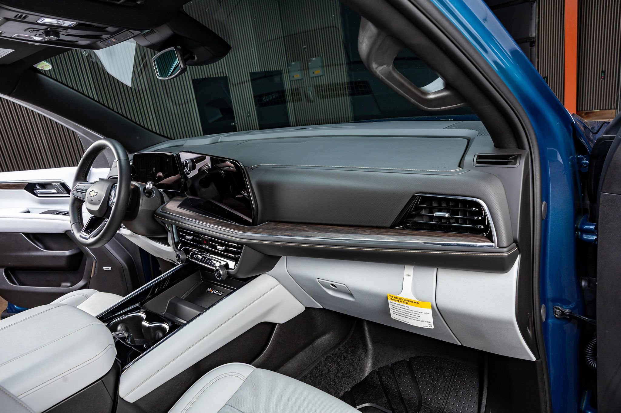 Used 2025 Chevrolet Suburban Premier w/ Sun And Tow Package image 14