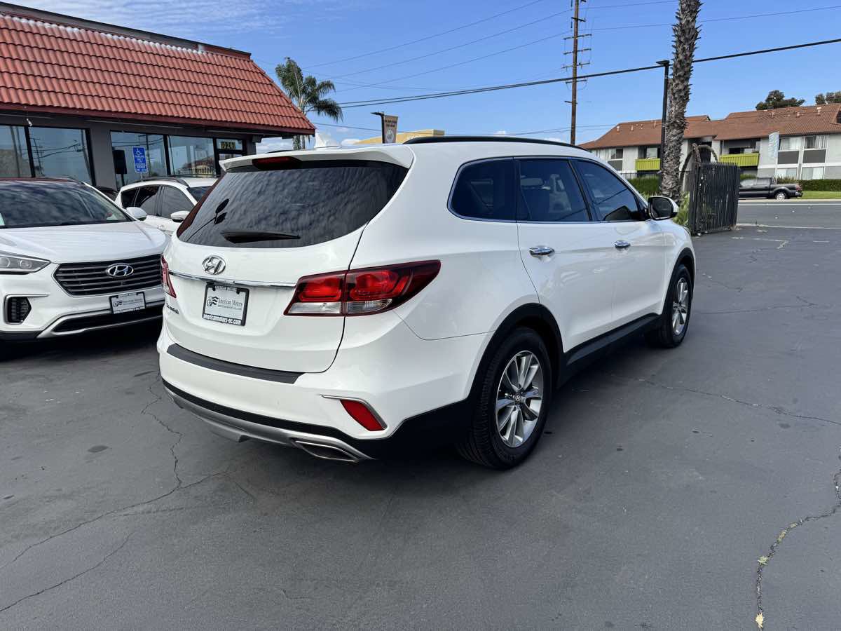 Used 2017 Hyundai Santa Fe SE w/ Cargo Package FWD image 6