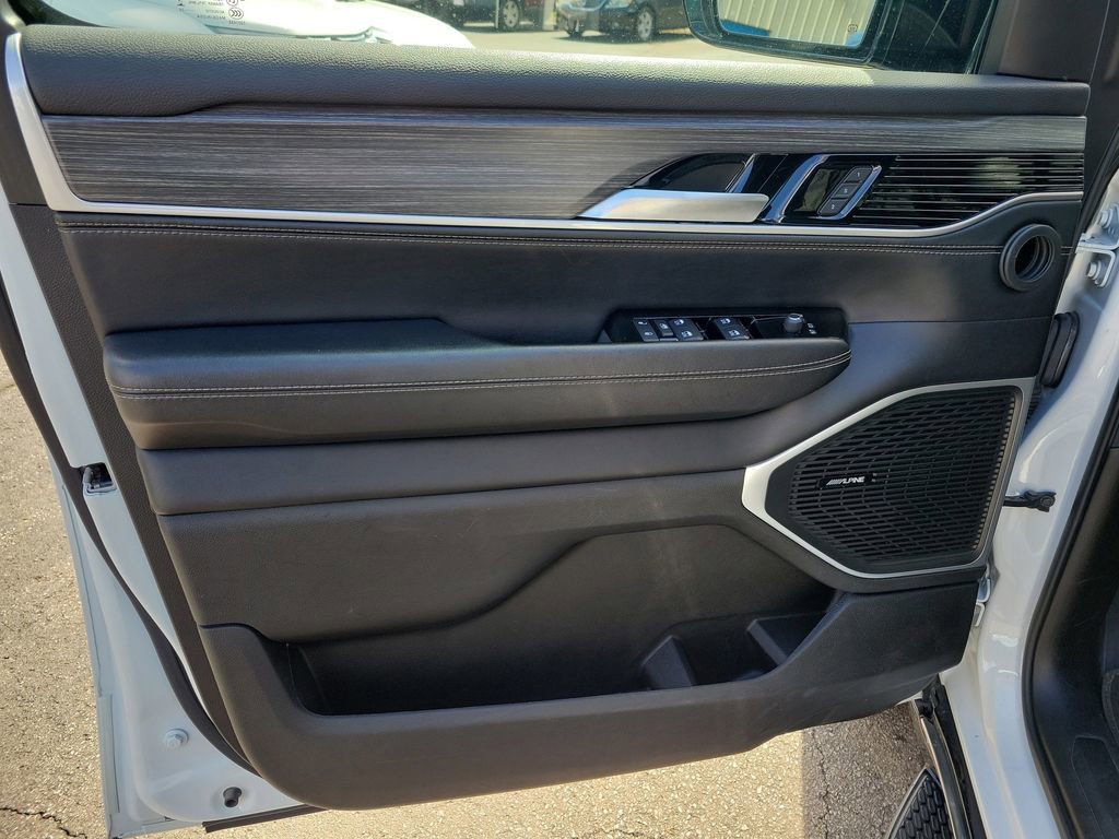 Used 2024 Jeep Wagoneer Series II w/ Flexible Seating Group AWD/4WD image 20