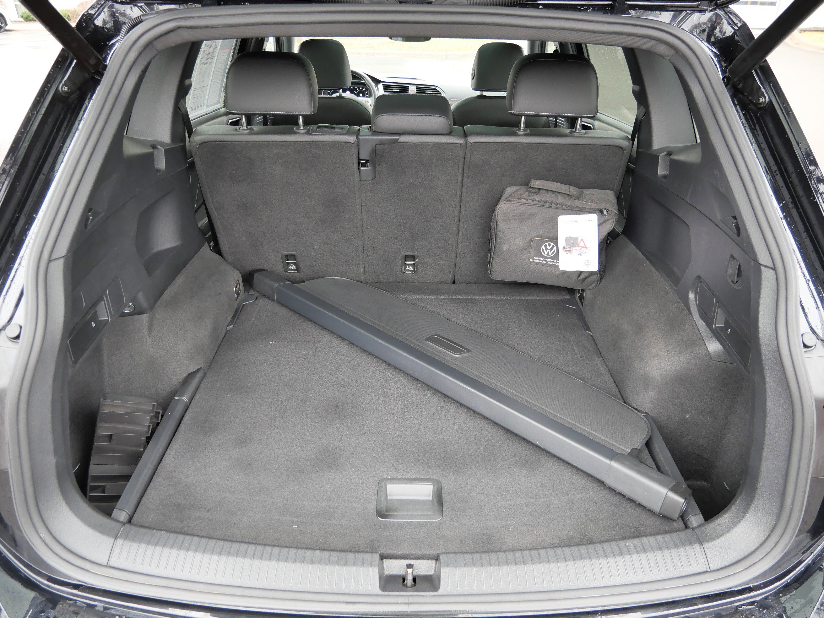 Used 2023 Volkswagen Tiguan SEL R-Line image 18