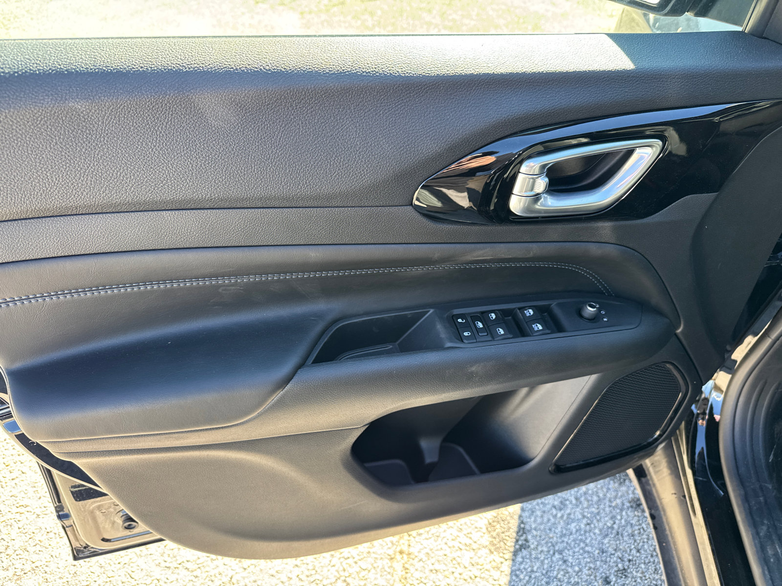 New 2025 Jeep Compass Latitude image 9