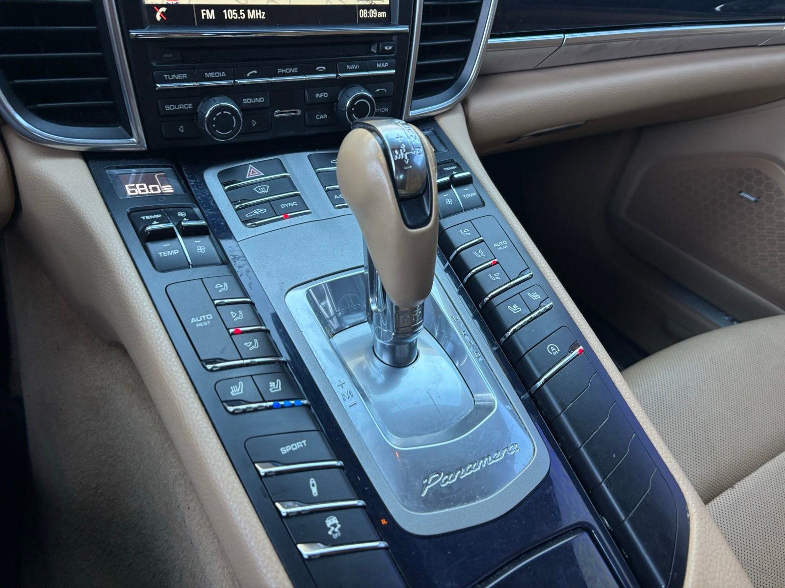 Used 2015 Porsche Panamera 4 image 8