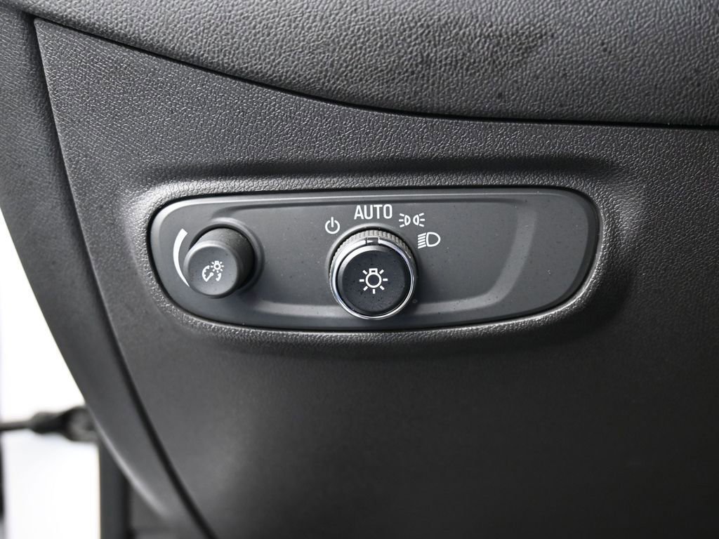 Used 2023 Chevrolet Equinox LS image 33