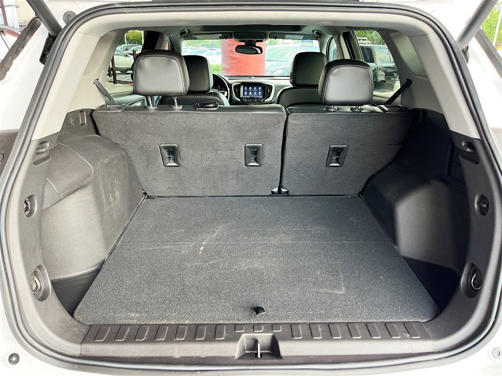 Used 2024 GMC Terrain SLT w/ LPO, Floor Liner Package image 24