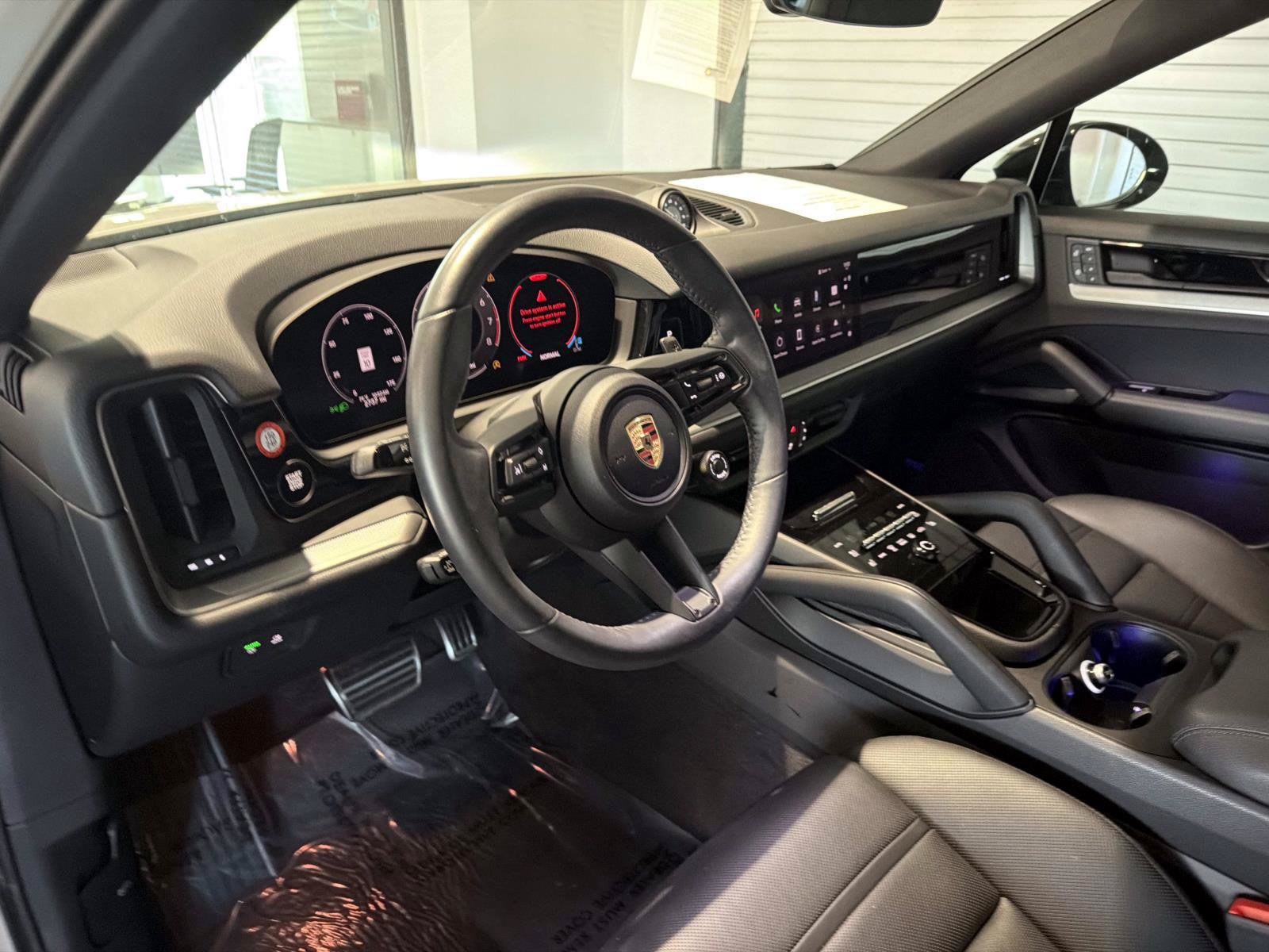 Used 2025 Porsche Cayenne Coupe AWD/4WD image 4