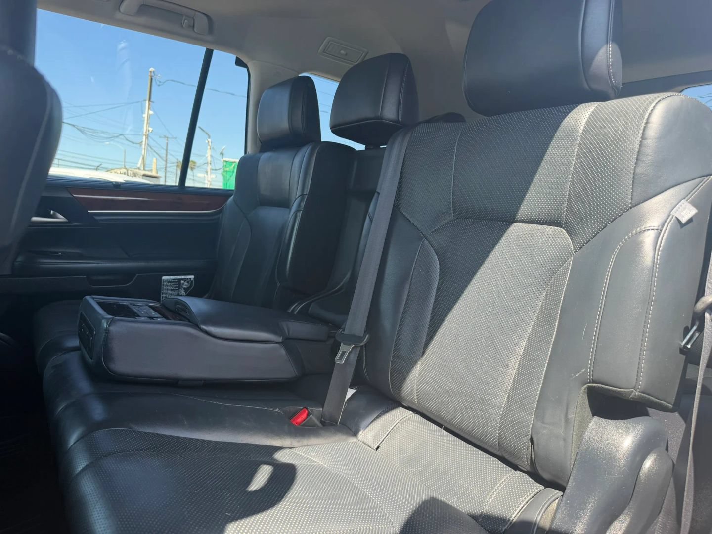 Used 2017 Lexus LX 570 4WD w/ Luxury Package image 13