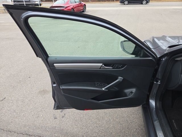 Used 2020 Volkswagen Passat 2.0T SE image 10