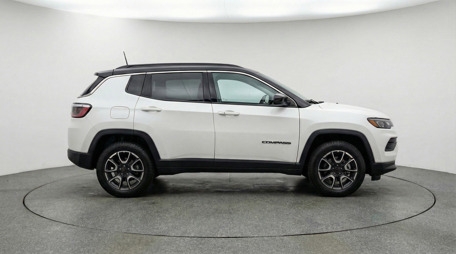 Used 2025 Jeep Compass Trailhawk AWD/4WD image 11