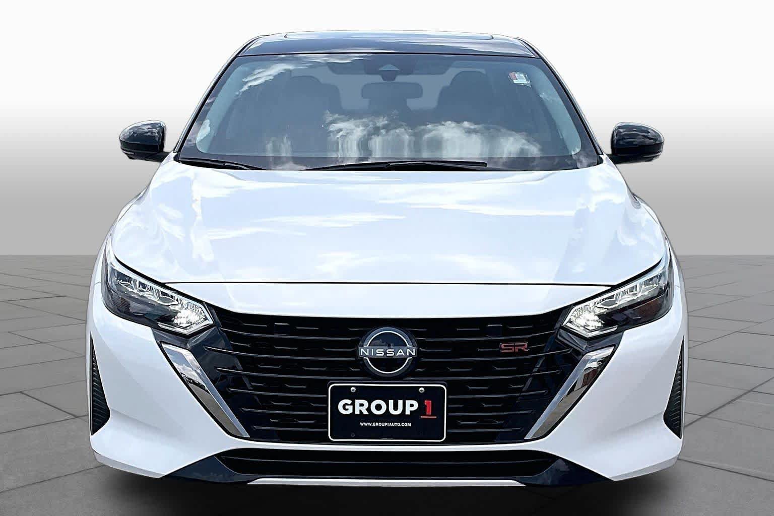 Used 2025 Nissan Sentra SR w/ SR Premium Package FWD image 4