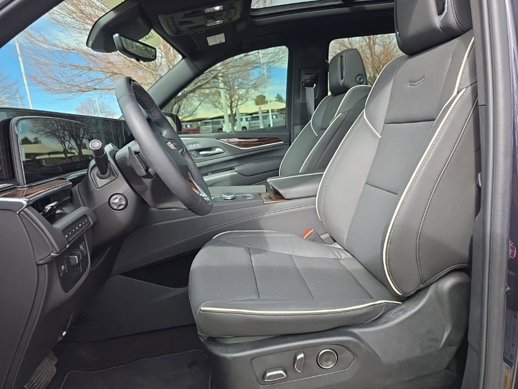 Used 2024 Cadillac Escalade Premium Luxury w/ Performance Package AWD/4WD image 9