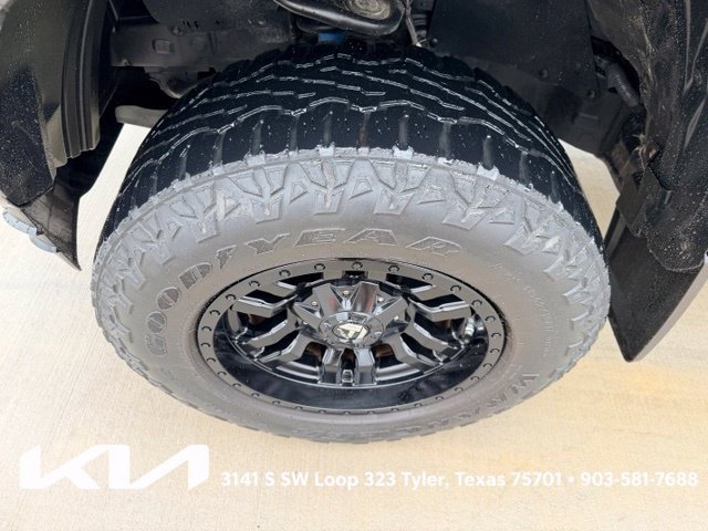 Used 2016 Toyota Tacoma TRD Sport w/ Premium & Technology Package RWD image 4