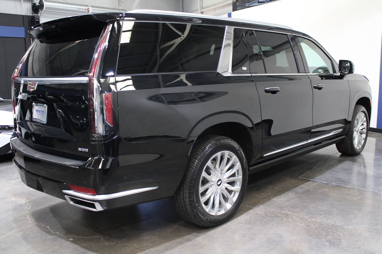 Used 2023 Cadillac Escalade ESV Premium Luxury w/ Performance Package AWD/4WD image 13