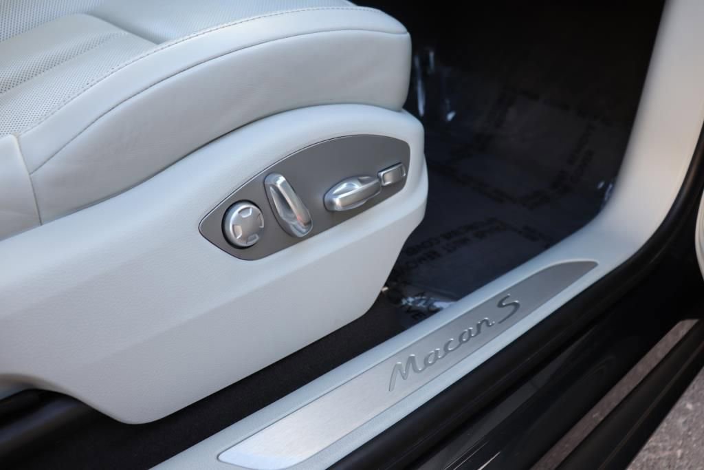 Used 2017 Porsche Macan S image 32