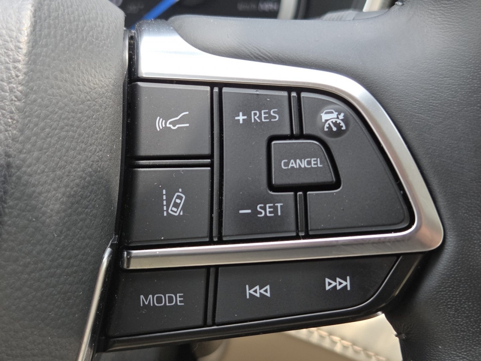Used 2020 Toyota Highlander XLE AWD/4WD image 12