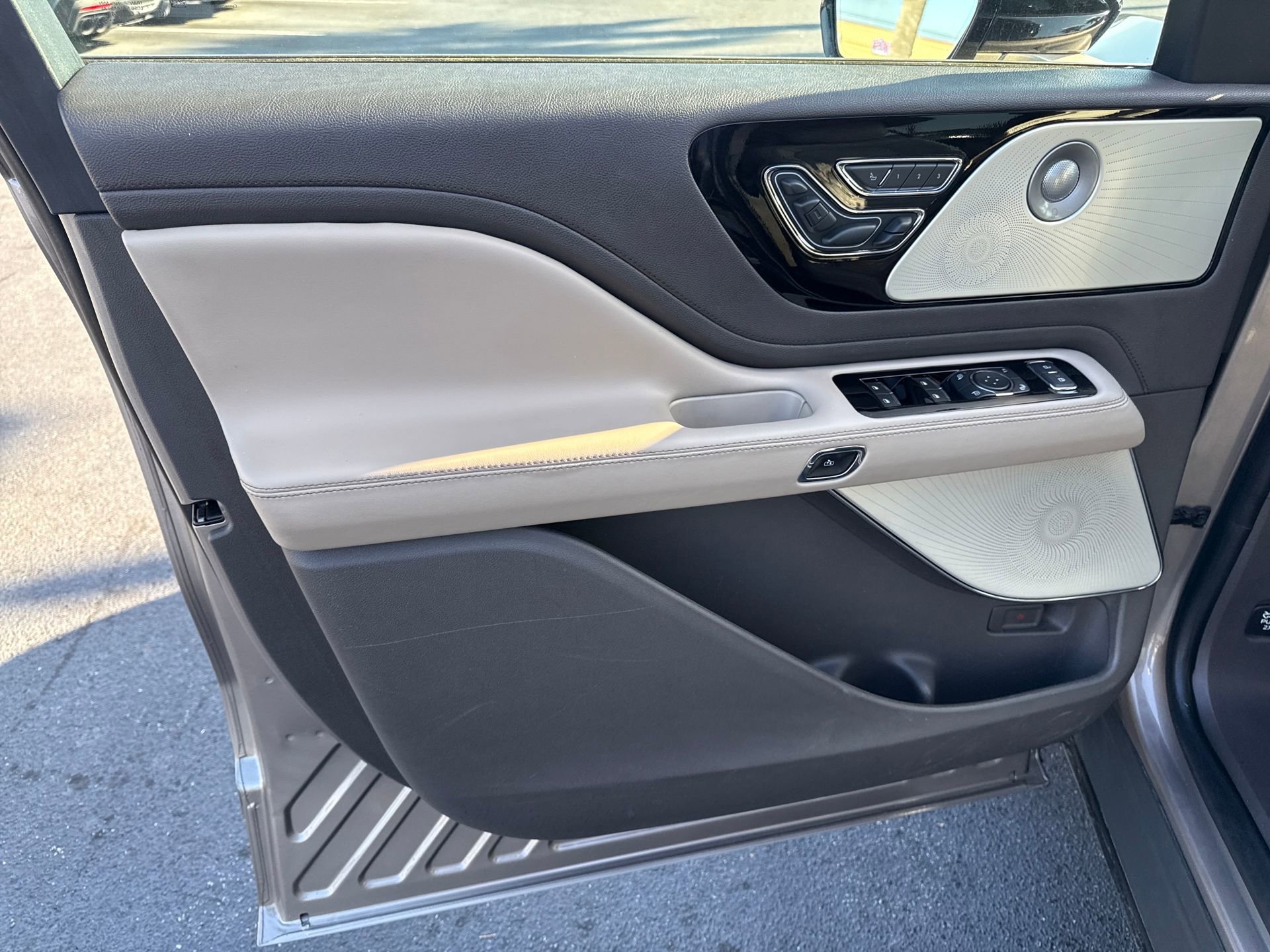 Used 2021 Lincoln Aviator Reserve w/ Equipment Group 202A image 18