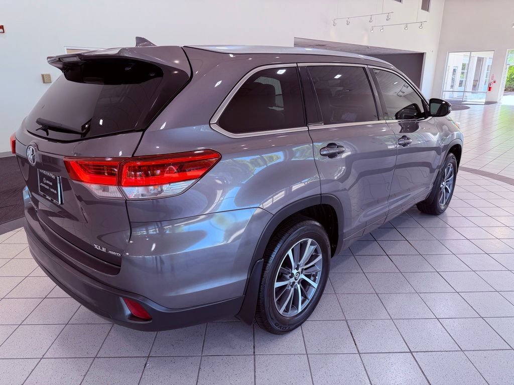 Used 2018 Toyota Highlander XLE AWD/4WD image 14