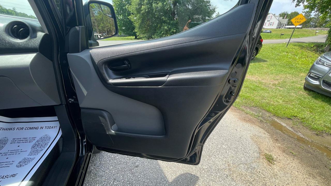 Used 2020 Nissan NV200 S FWD image 25