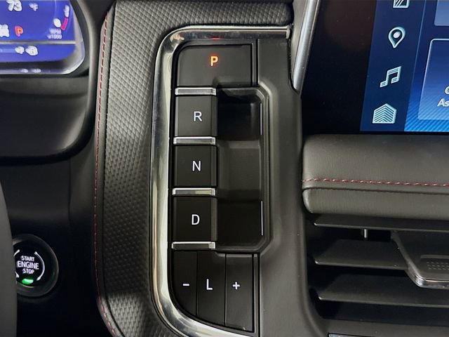 Used 2024 Chevrolet Suburban RST w/ Luxury Package image 19