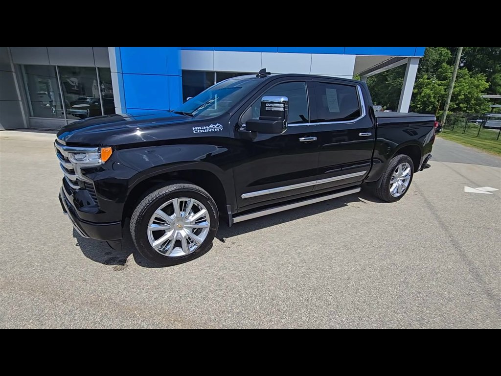 Used 2025 Chevrolet Silverado 1500 High Country w/ High Country Premium Package AWD/4WD image 4