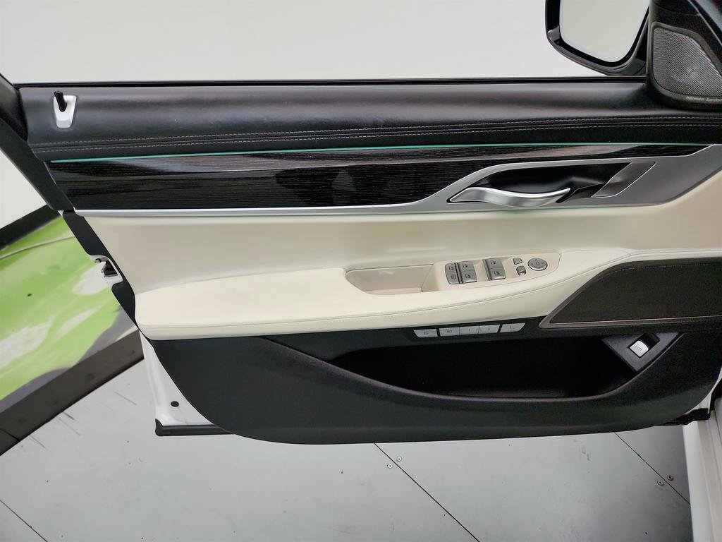 Used 2017 BMW 750i xDrive AWD/4WD image 23