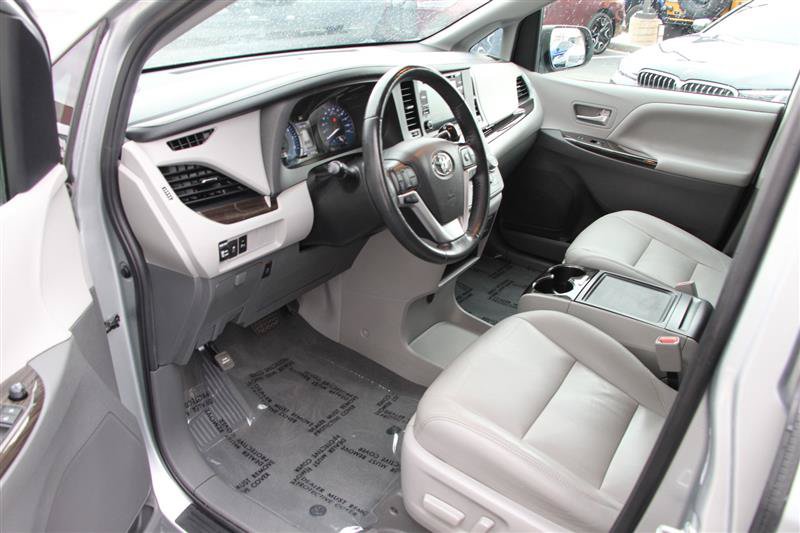 Used 2020 Toyota Sienna XLE w/ XLE Navigation Package AWD/4WD image 14