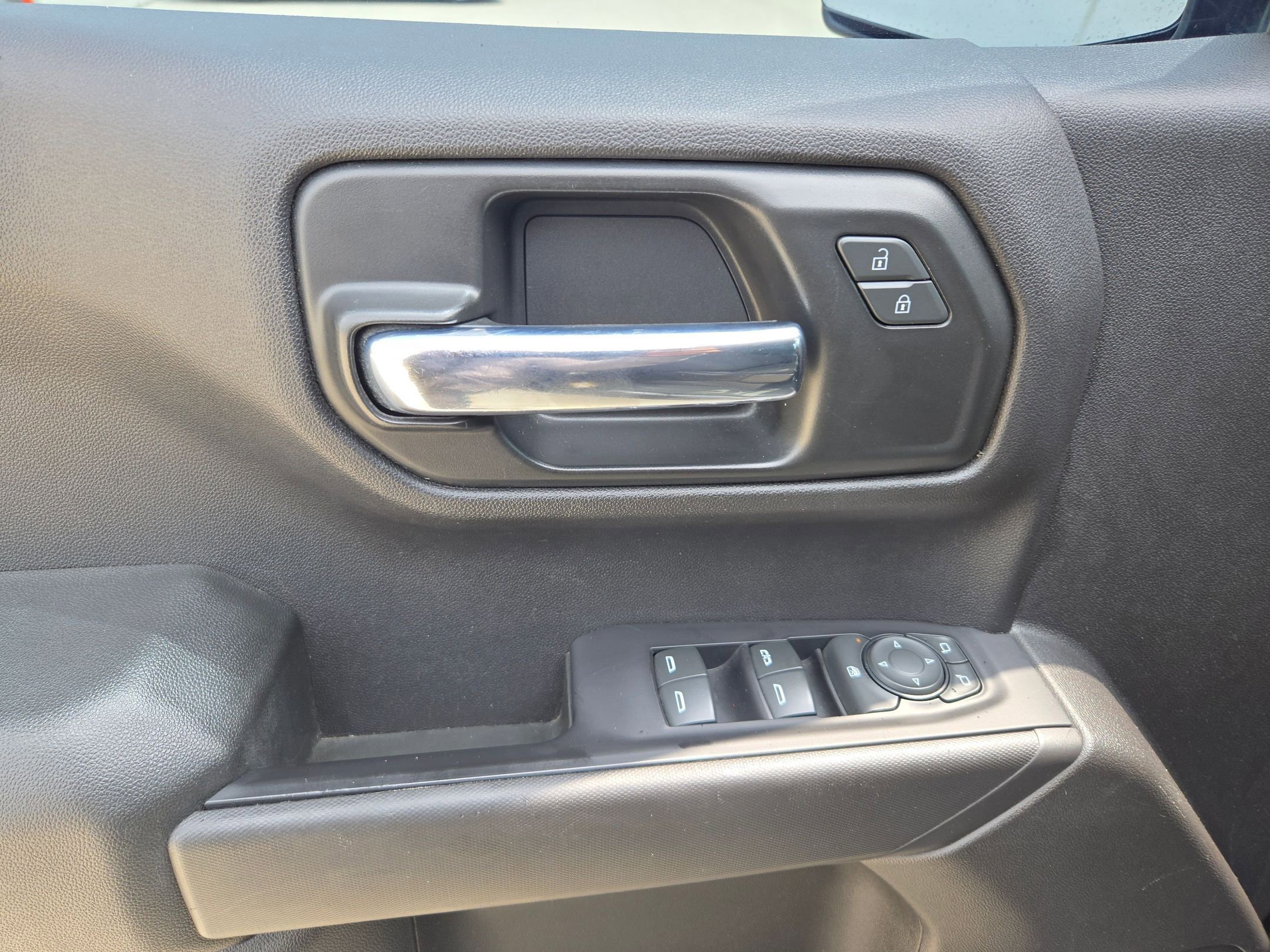 Used 2020 Chevrolet Silverado 1500 Custom w/ Custom Value Package RWD image 12