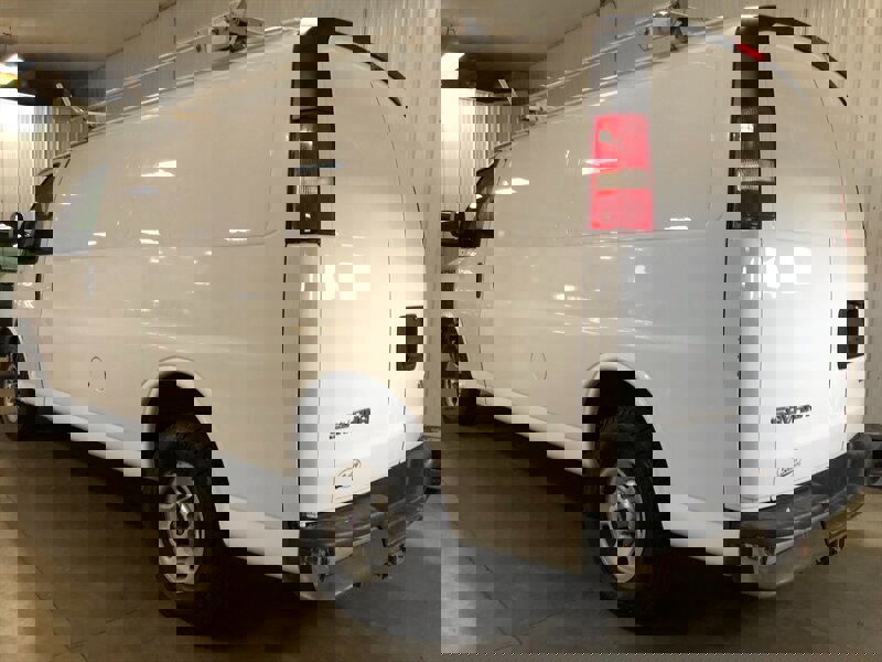 Used 2017 GMC Savana 2500 Extended image 3