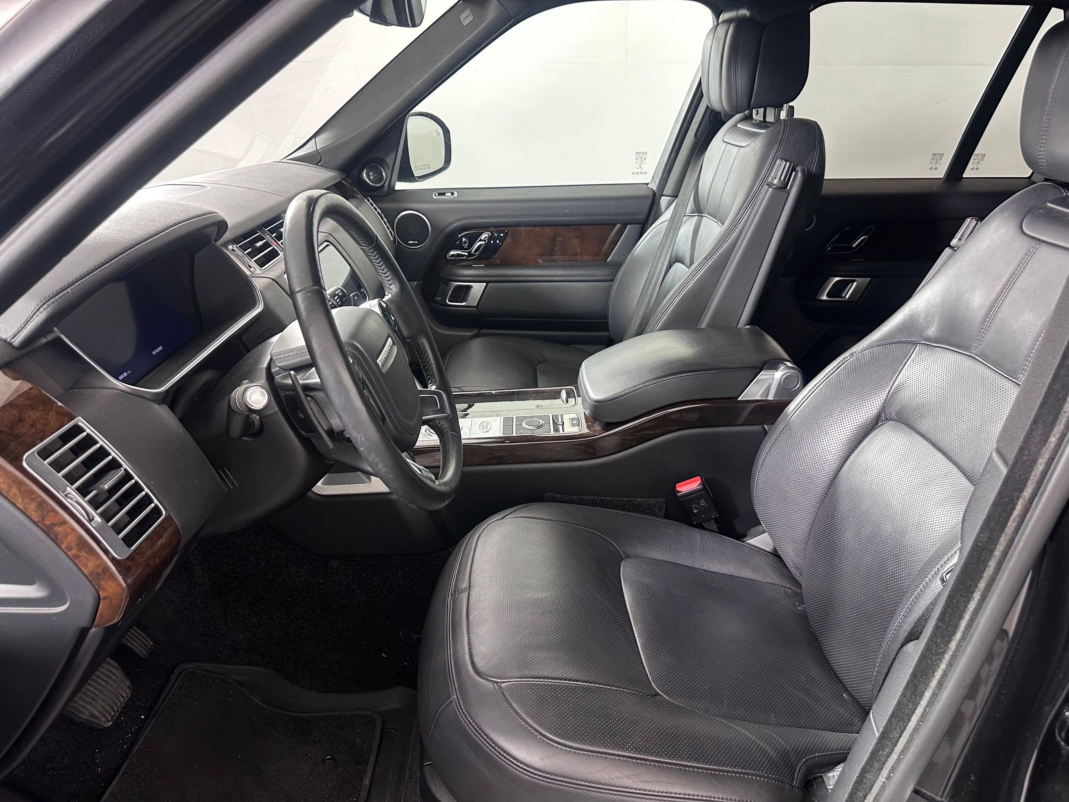 Used 2020 Land Rover Range Rover HSE image 4