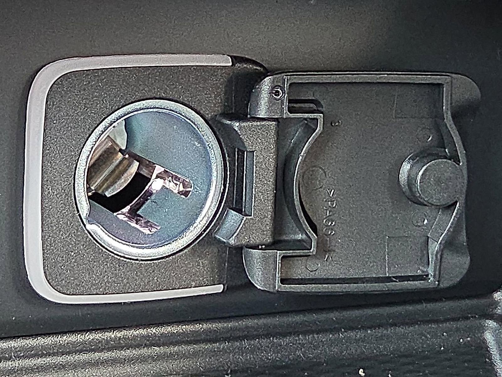 New 2025 Jeep Grand Cherokee Altitude image 18