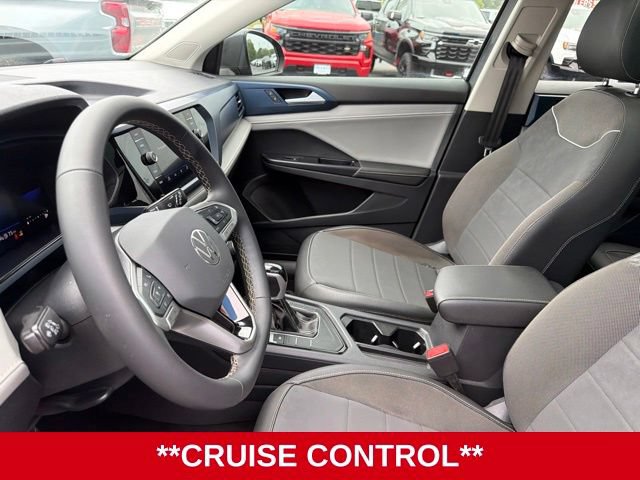 Used 2024 Volkswagen Taos SE FWD image 9