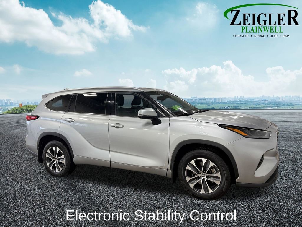Used 2022 Toyota Highlander XLE image 9