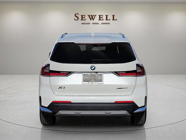 Used 2023 BMW X1 xDrive28i w/ Convenience Package AWD/4WD image 4