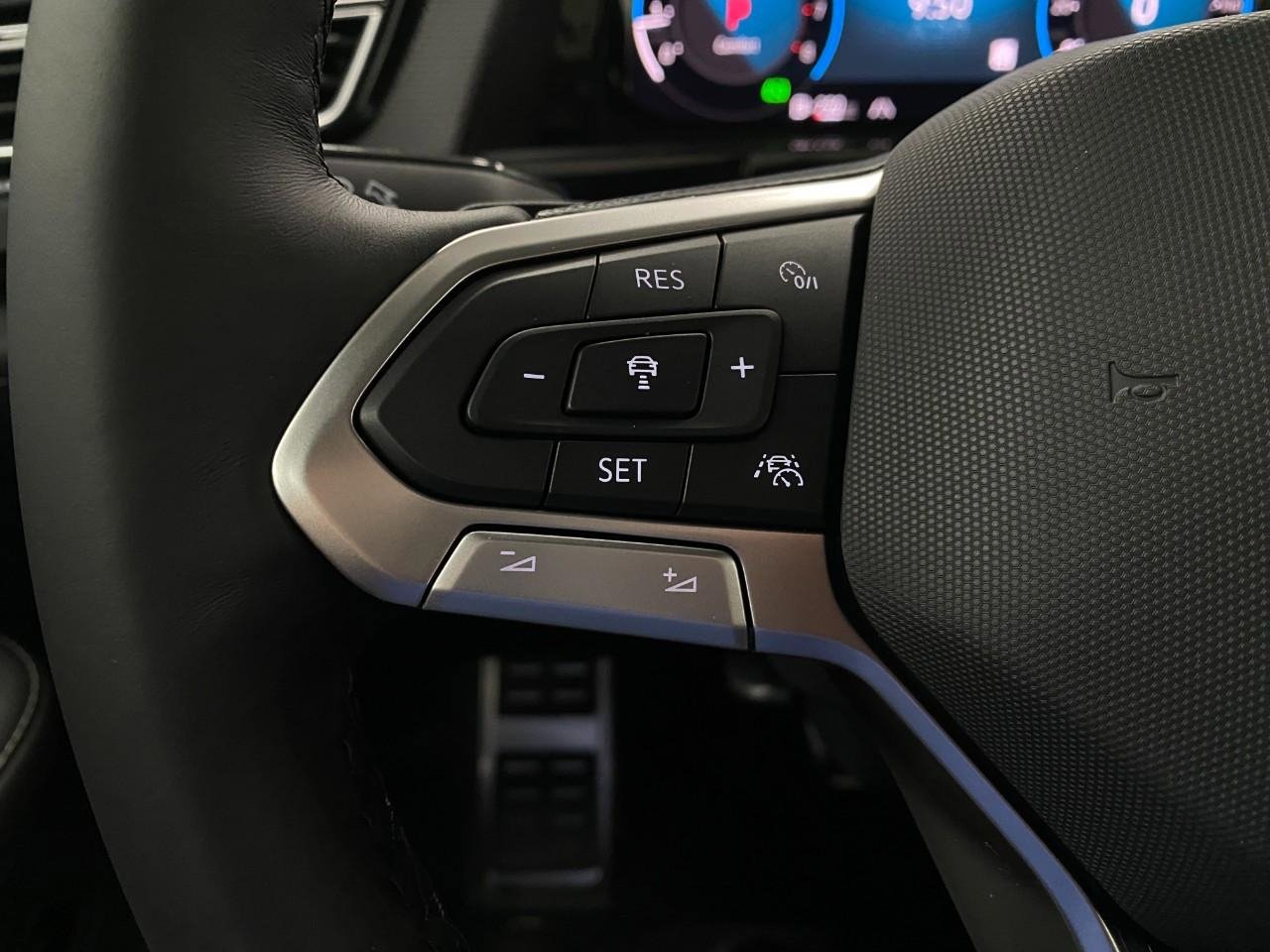 New 2026 Volkswagen Atlas Cross Sport SEL R-Line image 17