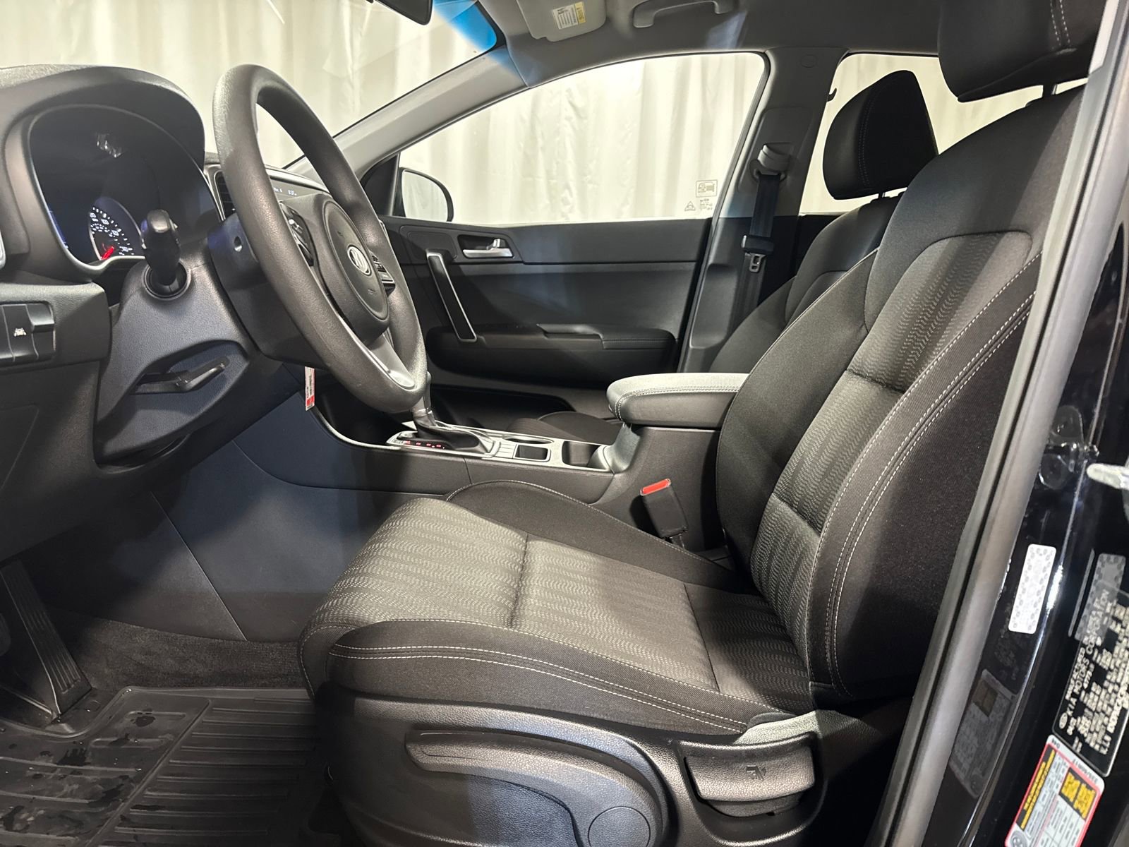 Used 2022 Kia Sportage LX image 3