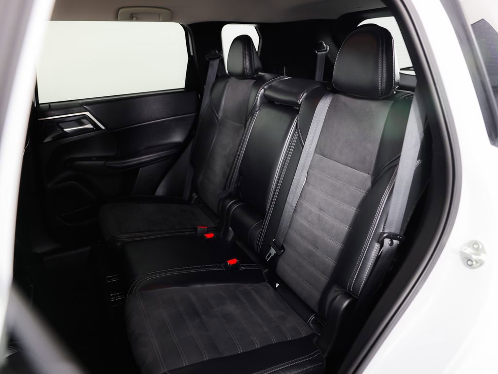 Used 2024 Mitsubishi Outlander SE image 18