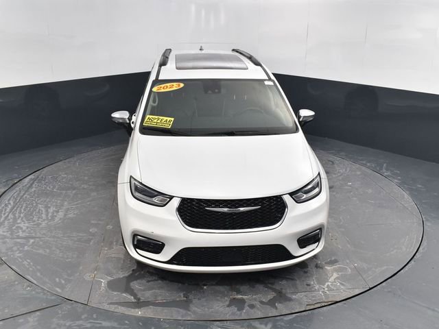 Used 2023 Chrysler Pacifica Limited image 37