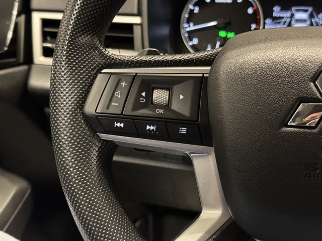 Used 2023 Mitsubishi Outlander ES AWD/4WD image 21