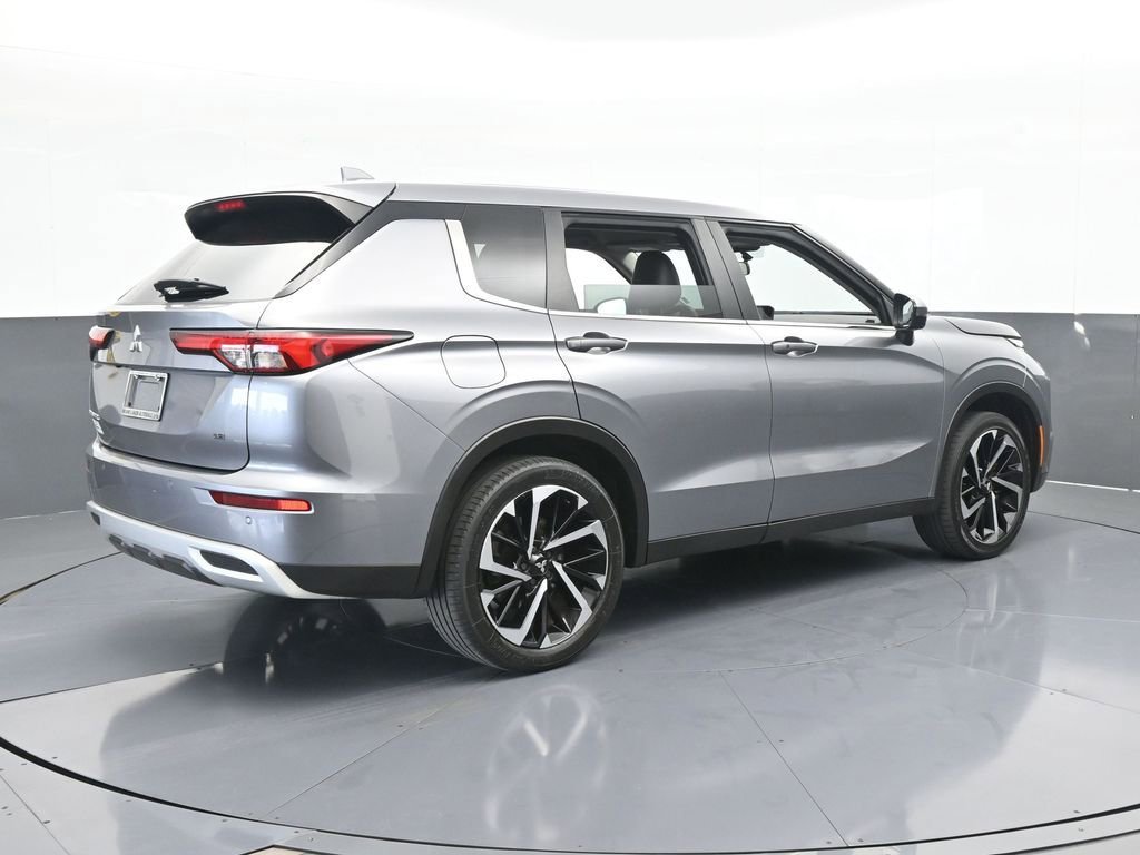 Used 2022 Mitsubishi Outlander SE image 6