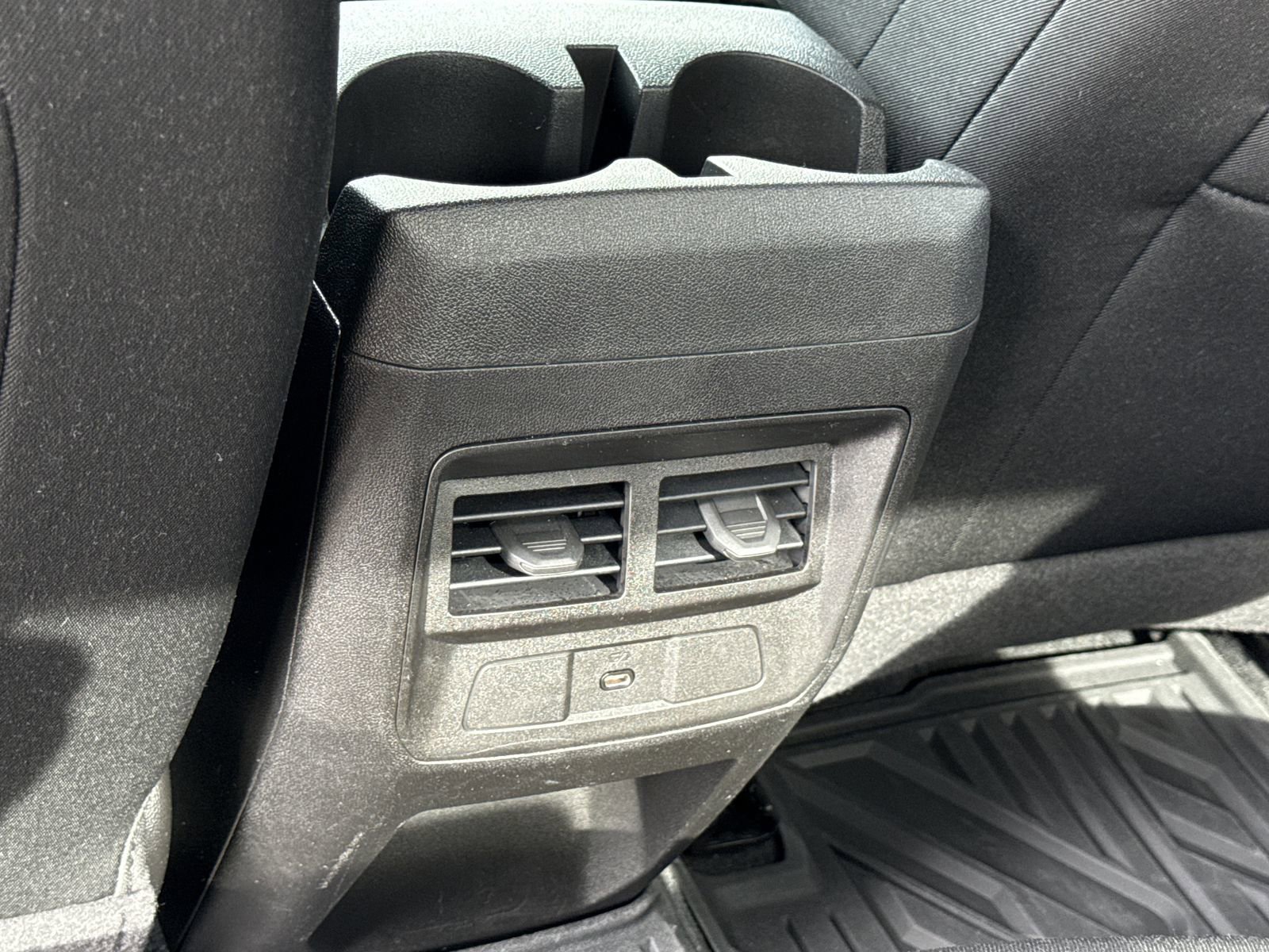 Used 2024 Chevrolet Colorado LT RWD image 11
