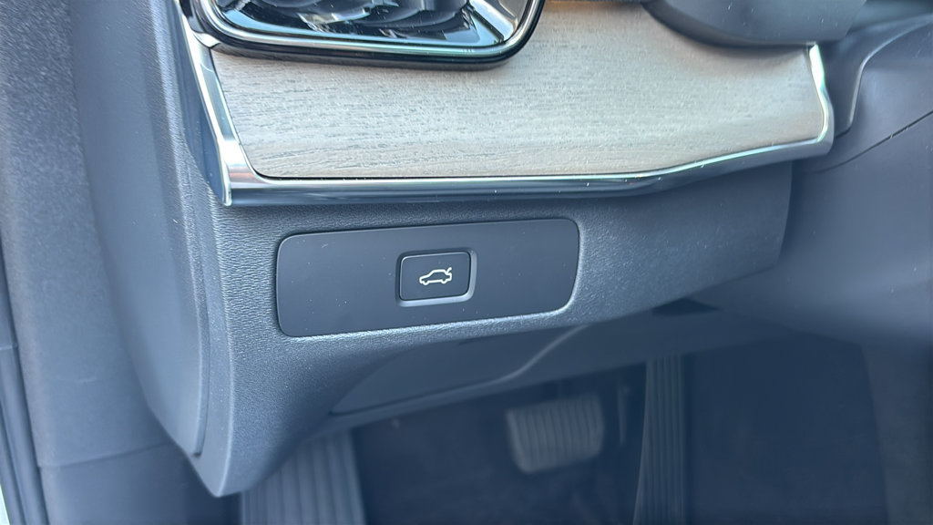 New 2027 Volvo XC90 B6 Plus AWD/4WD image 14