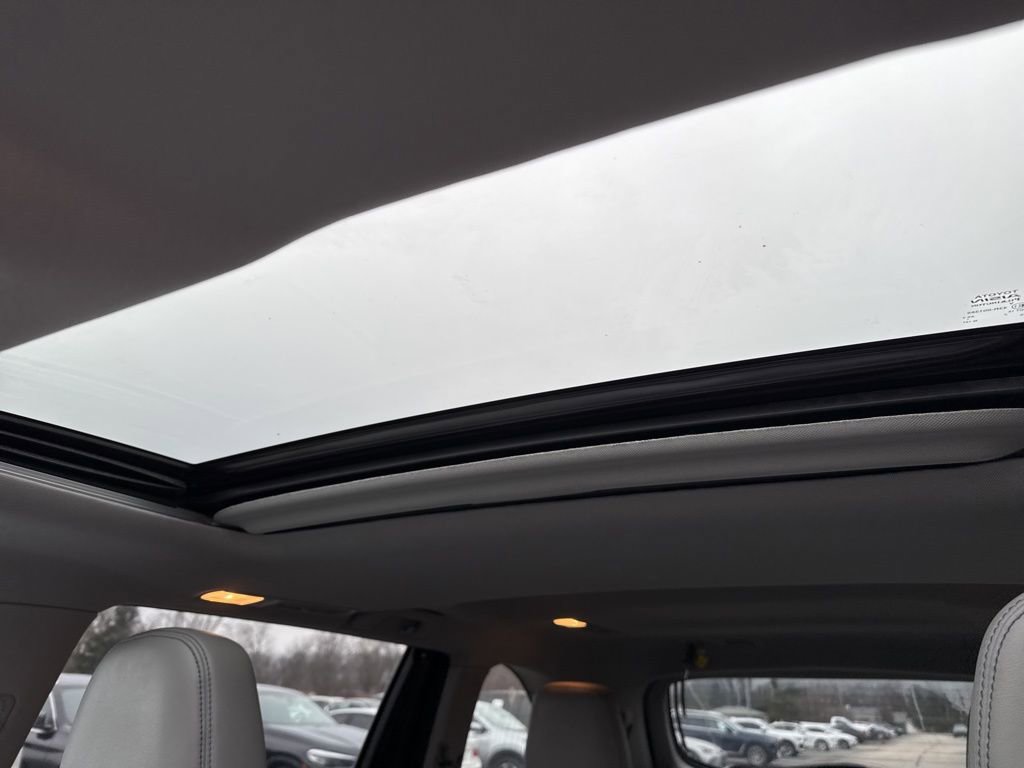 Used 2018 Toyota Highlander XLE image 19