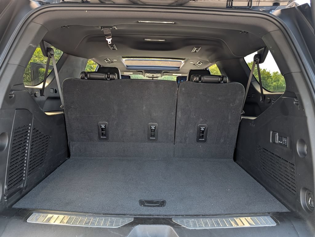 Used 2025 Chevrolet Suburban Premier AWD/4WD image 14