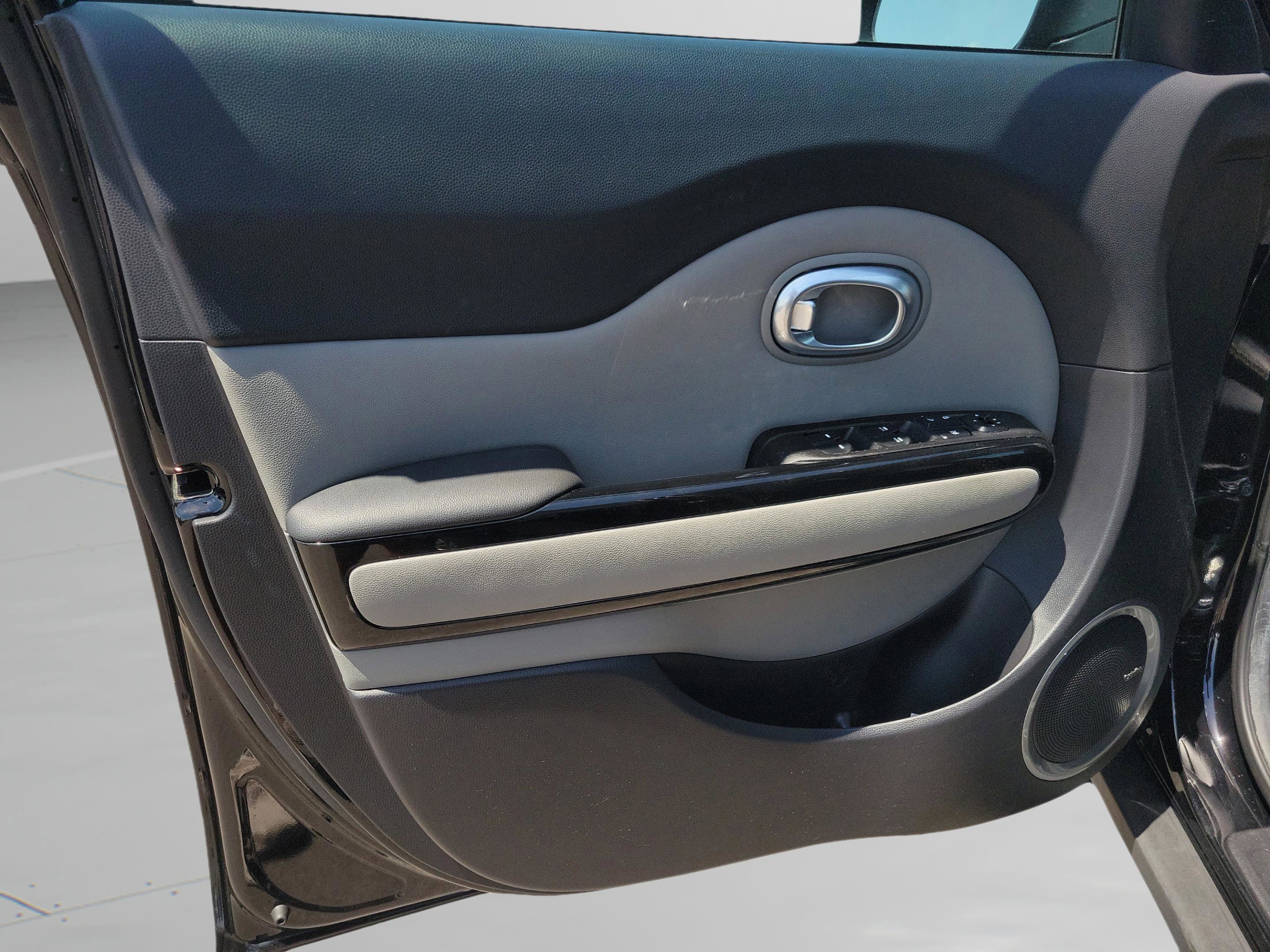 Used 2016 Kia Soul + w/ Primo Package image 14