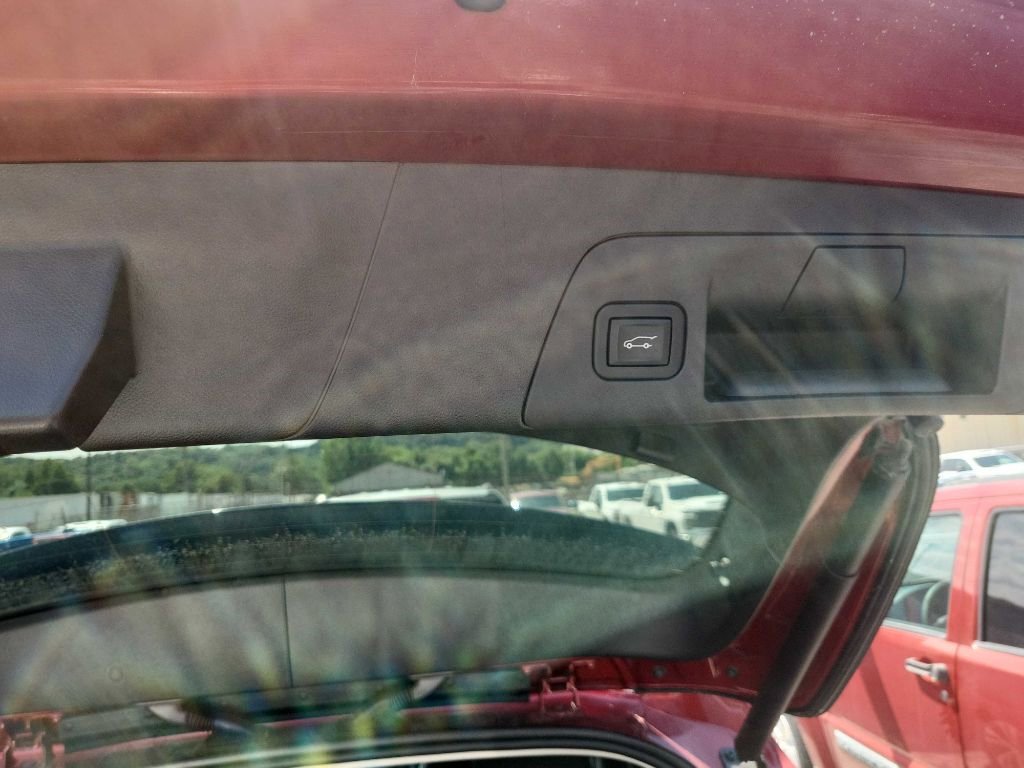 Used 2022 Buick Envision Essence w/ Safety Package image 19