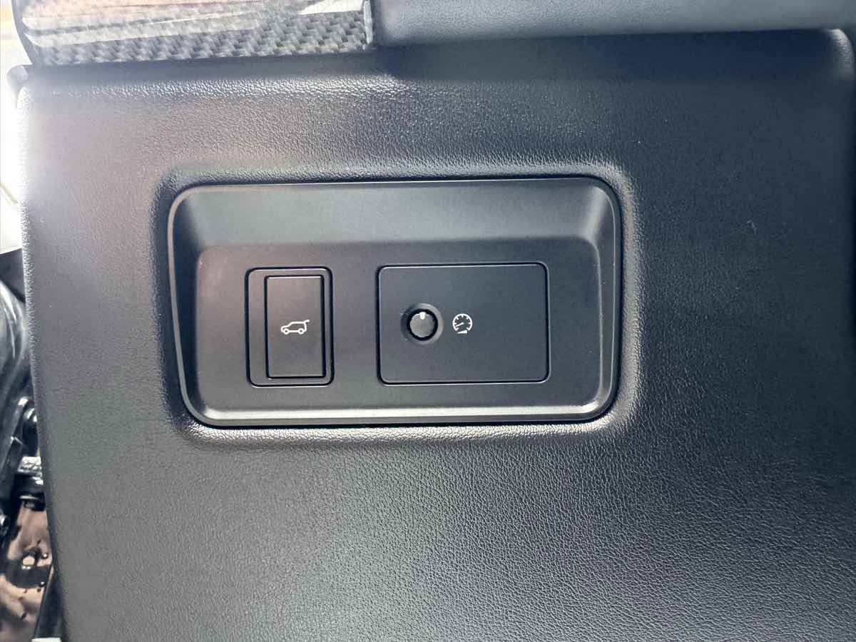 Used 2019 Land Rover Range Rover Sport SVR AWD/4WD image 11