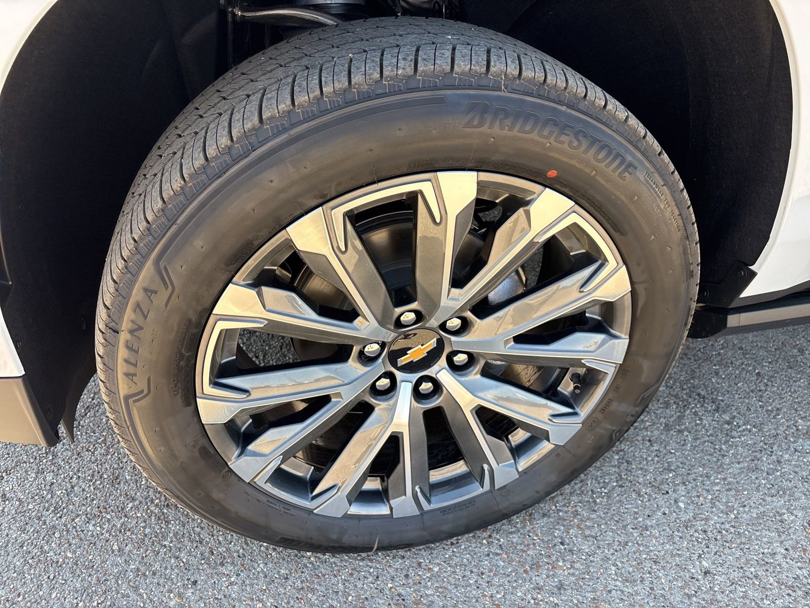 New 2026 Chevrolet Suburban High Country image 36