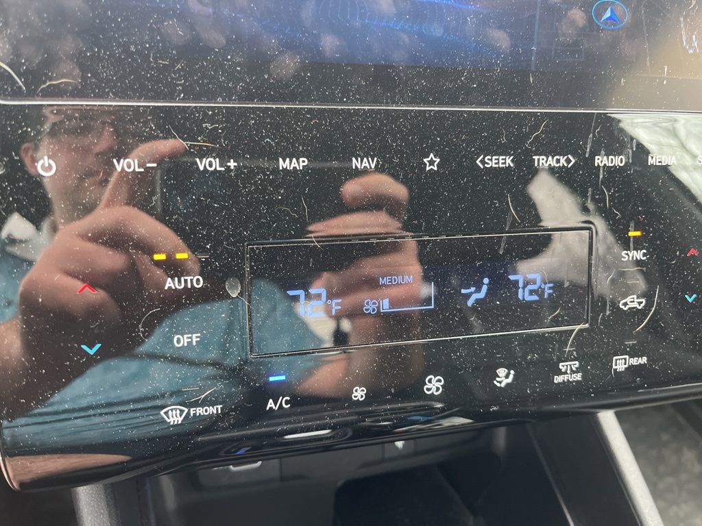 Certified 2024 Hyundai Santa Cruz Limited image 32