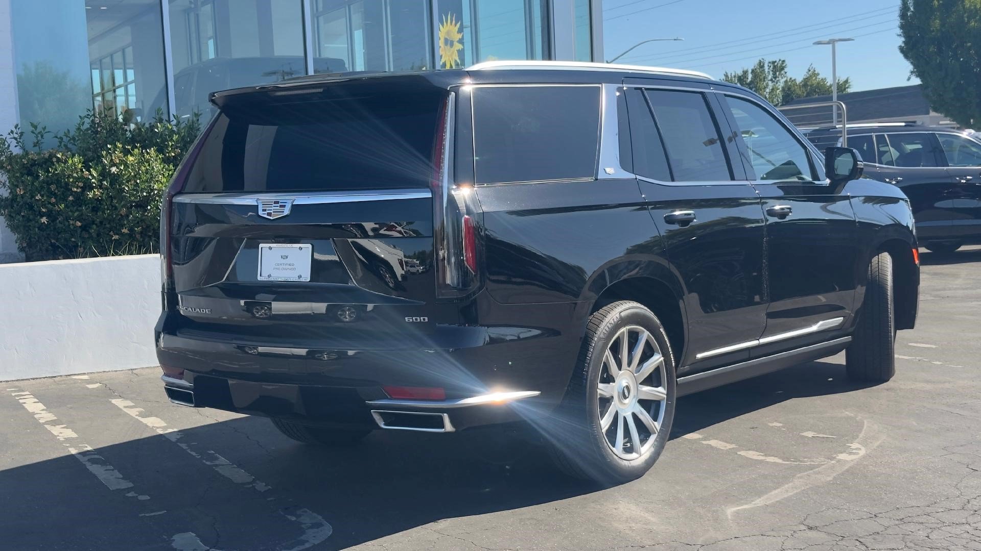 Certified 2024 Cadillac Escalade Premium Luxury Platinum AWD/4WD image 4
