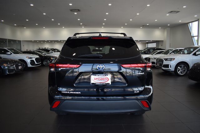 Used 2023 Toyota Highlander Bronze Edition FWD image 6